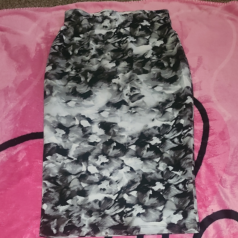 APT.9 Classic Pencil Skirt Elegant Black & White Women's Skirt